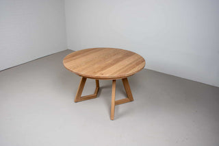 round oak extending table on wood legs