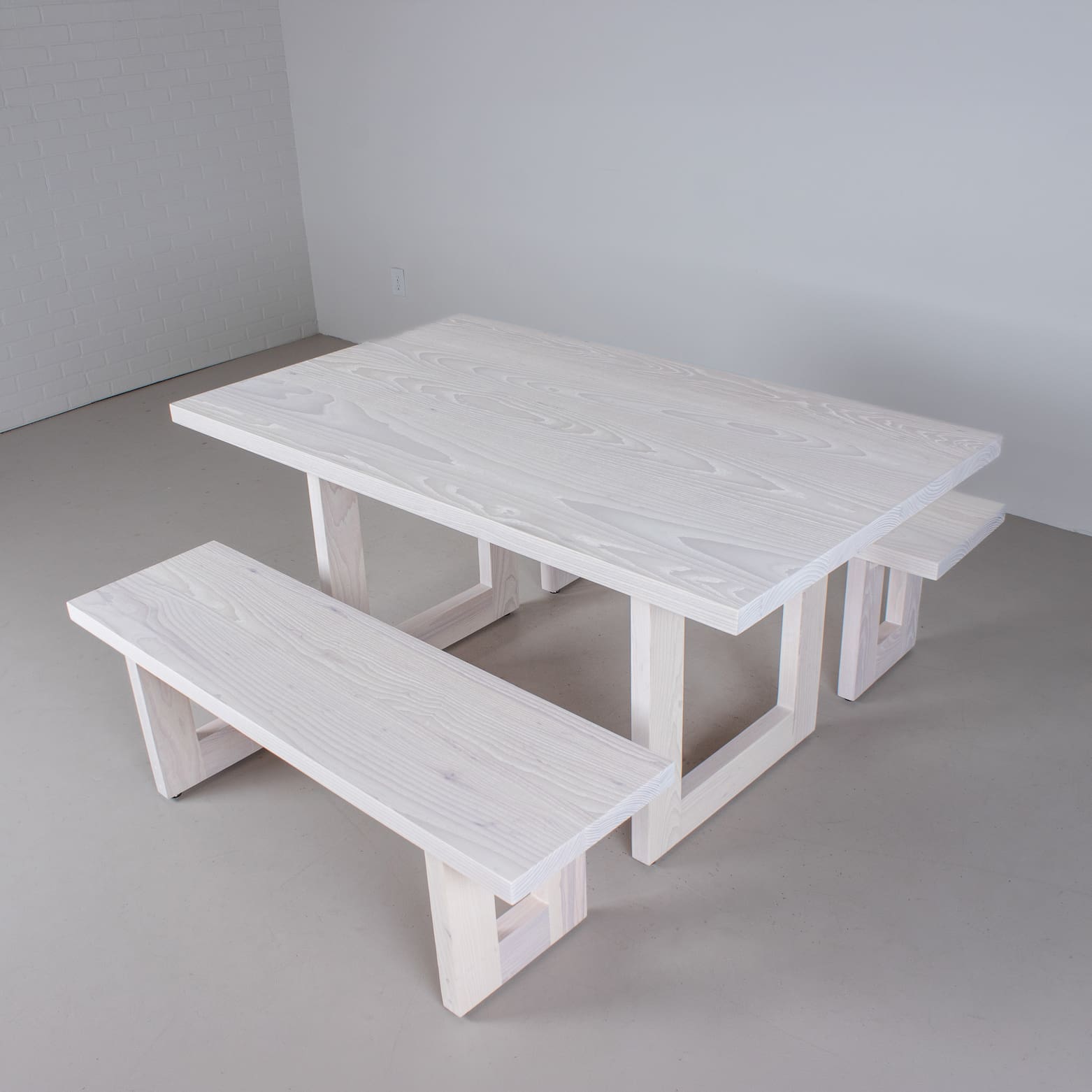 ash table and benches finished in white
