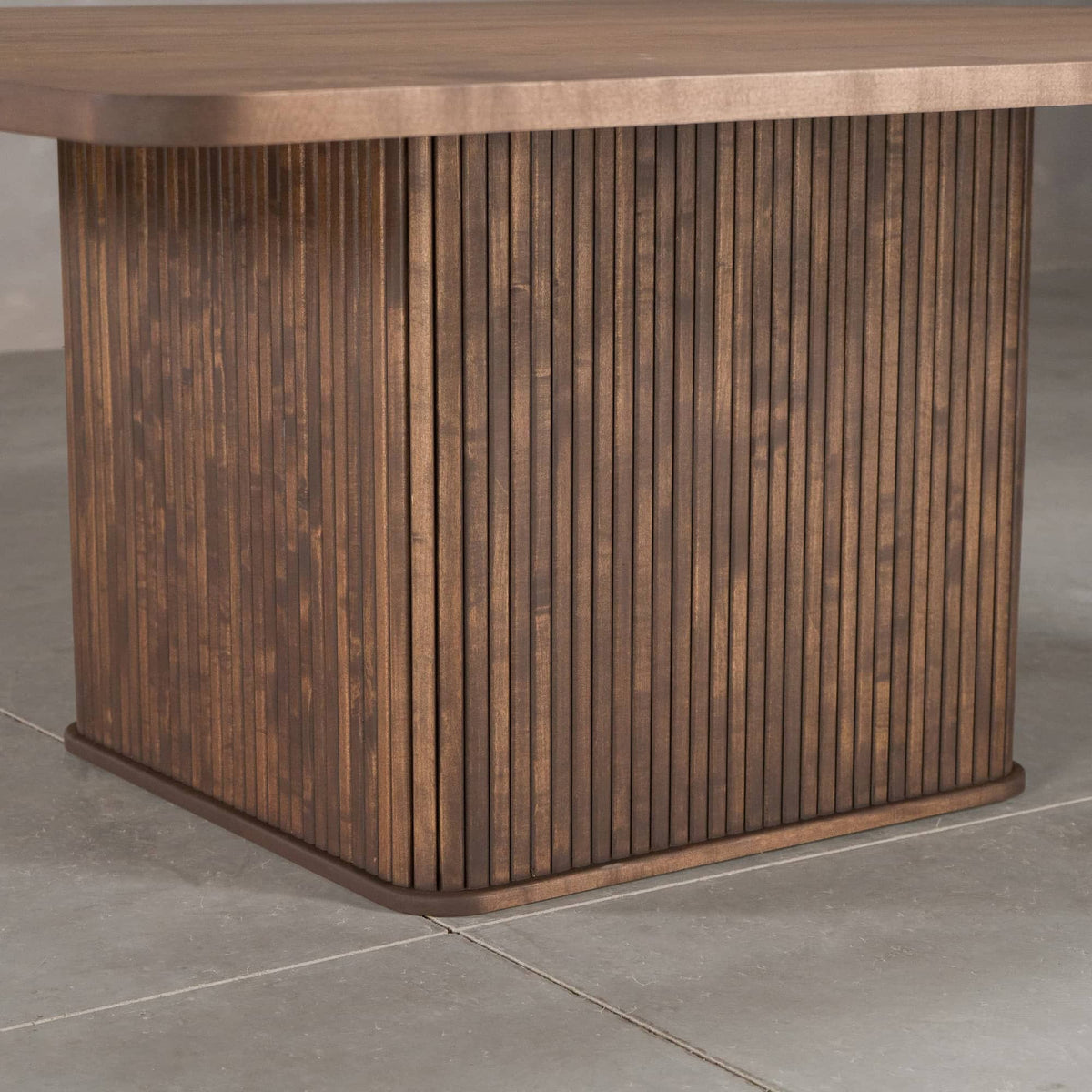 square Como pedestal base finished in Maple under a square table