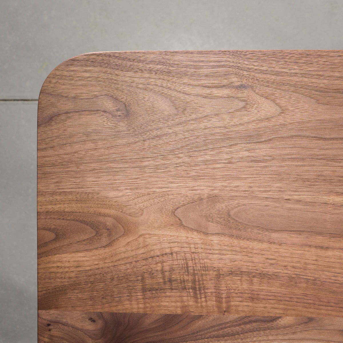 the rounded Boyer edge on a Walnut tabe