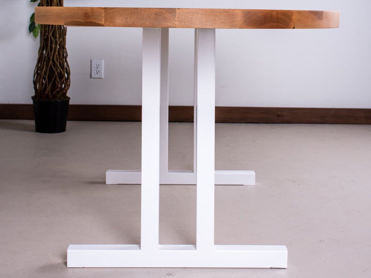 leg detail of a Maple table 36