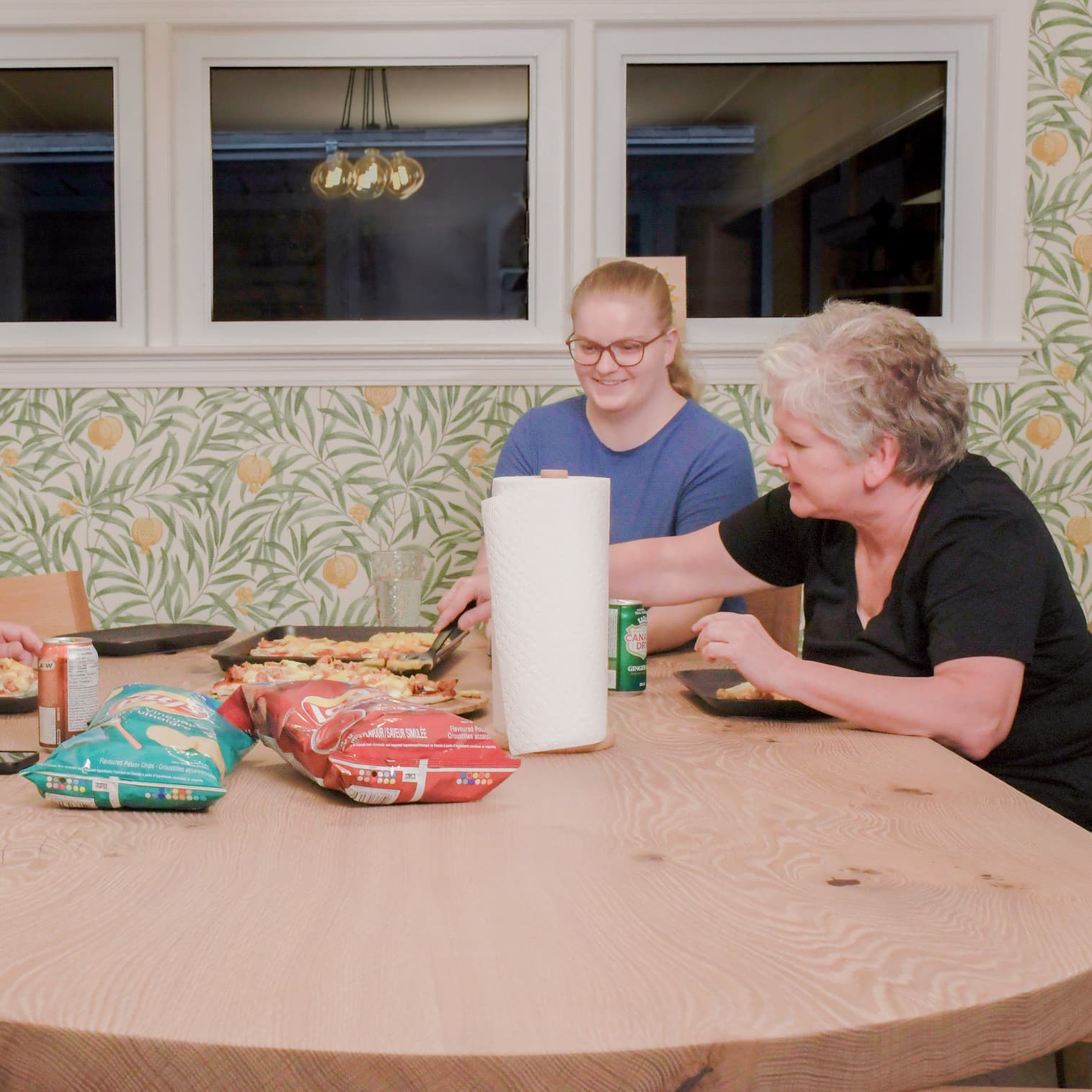 Algonquin Oval Bookmatch Table