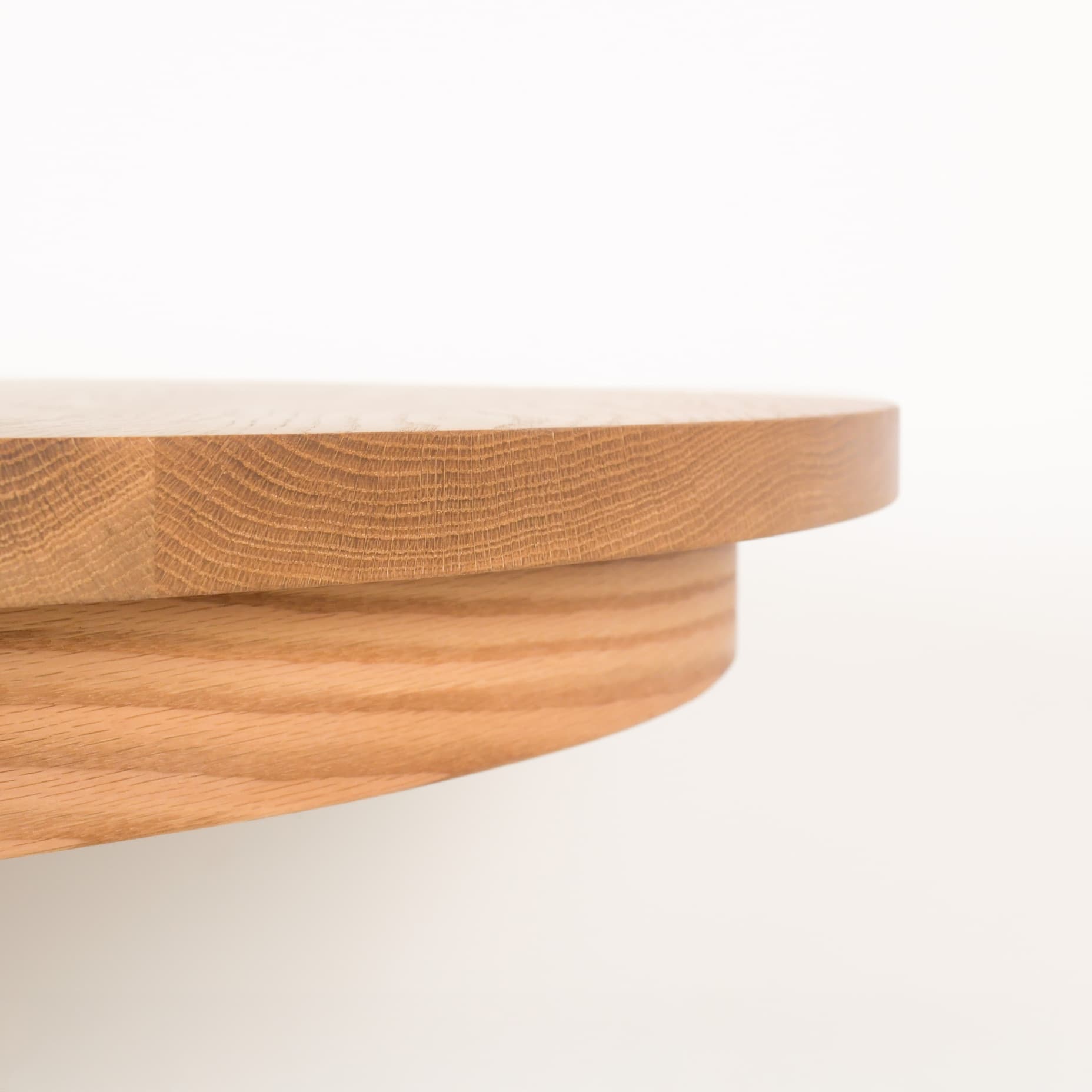 close up of a Seymour edge on an oval oak table