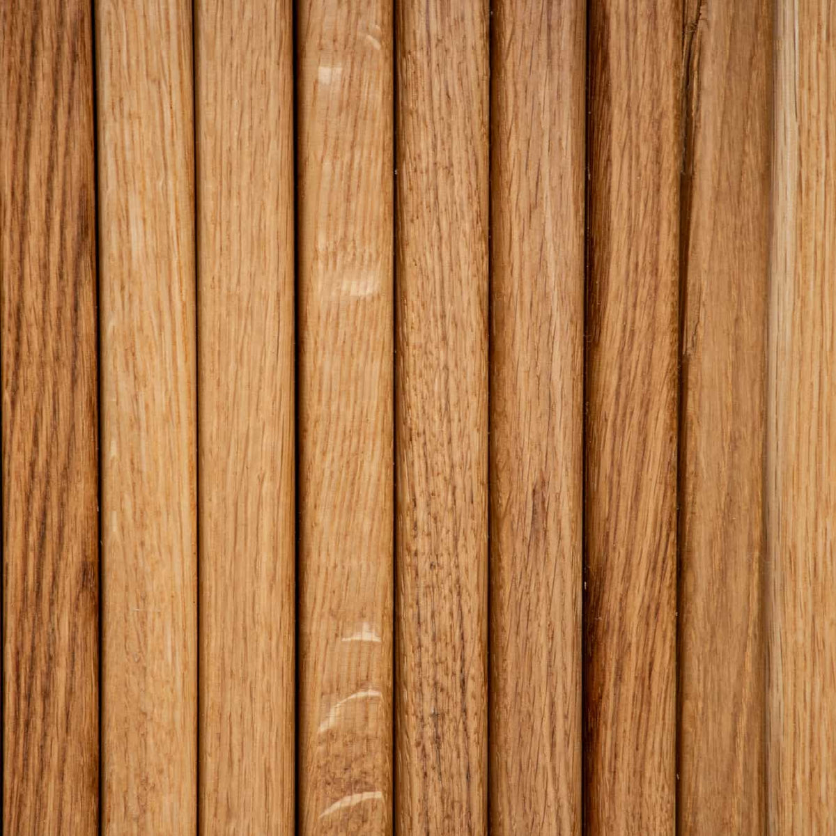 detail of a round White Oak base finished in Pure D