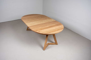 round oak extending table on wood legs