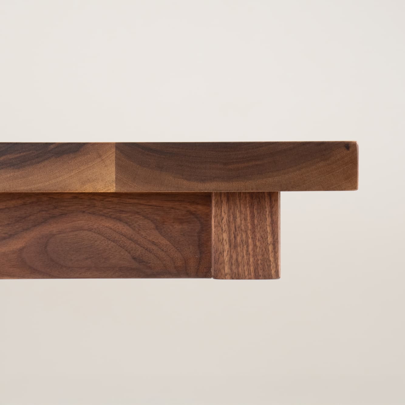 Close-up of a Seymour edge on a Walnut table 