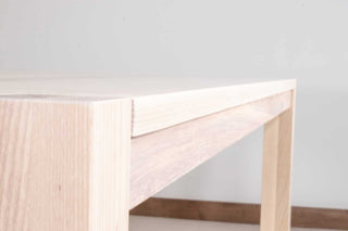 white parsons table with exposed table leg