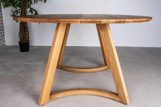 round oak table on chesboro legs 